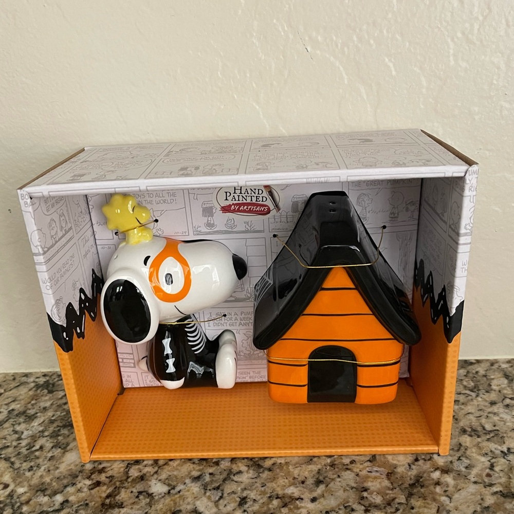 Snoopy and Doghouse Halloween Ceramic Salt & Pepper Set